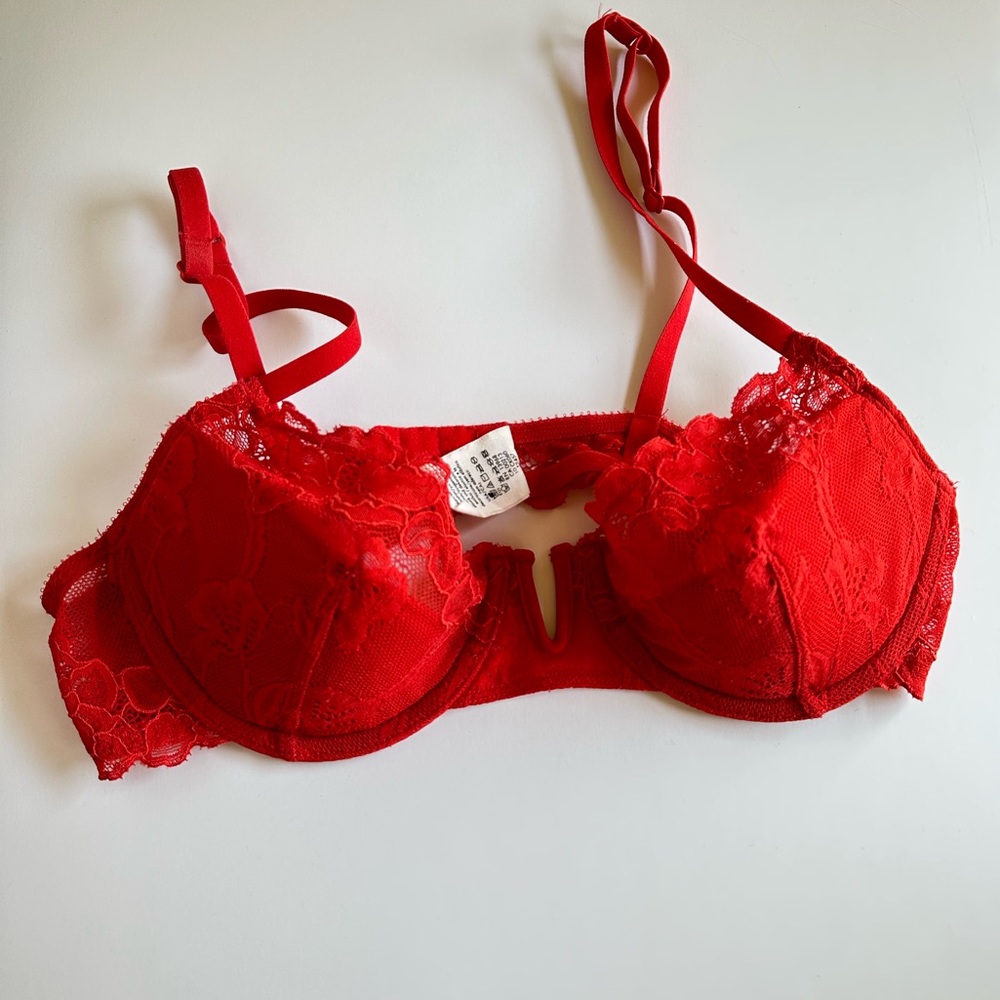 Calvin Klein Red lace plunge neck bra size 36B